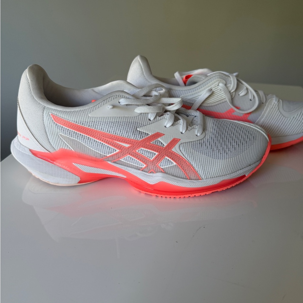 Pickleball/Tennis ASICS Women's Solution Speed FF 2 shoe. Size 8.5
